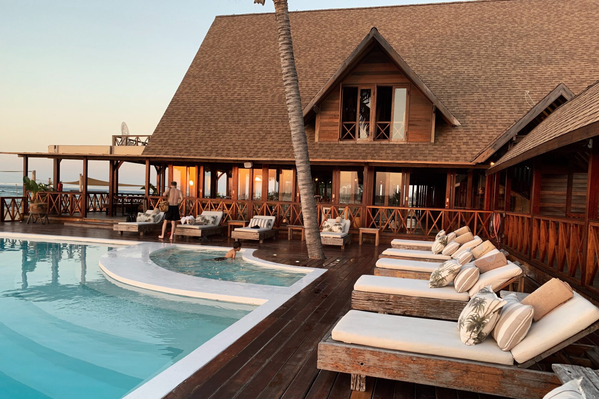 hotel header